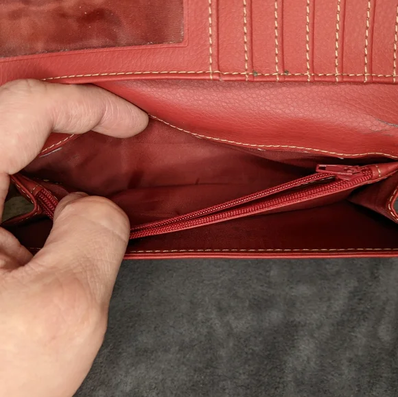 Kenneth Cole Genuine Leather Woman's clutch Wallet - Picture 4 of 16